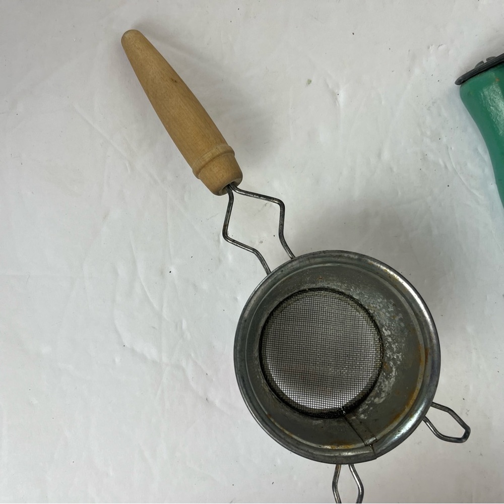 Collection of antique bakeware & kitchenware-prim,kitschy & cottagecore - Picture 12 of 12